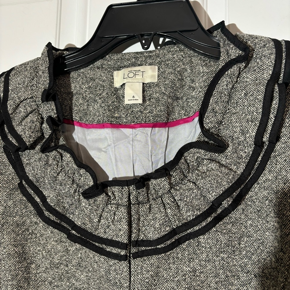 ❤️2/$15 or 3/$21❤️ Loft Tweed Black/White Half Jacket, Size 6 - Picture 8 of 13